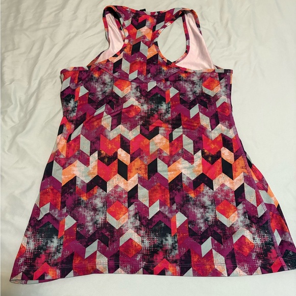 Geometric Patterned Racerback Tank Top - Picture 4 of 5